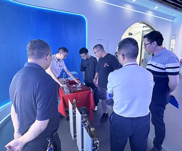 热烈欢迎四川大学专家教授莅临710公海赌赌船官网欢迎您科技 热烈欢迎四川大学专家教授莅临710公海赌赌船官网欢迎您科技